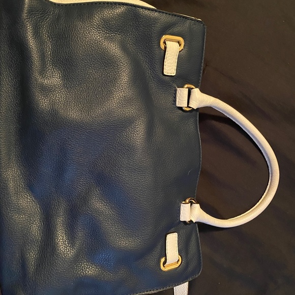 MICHAEL KORS HAMILTON LARGE EAST WEST LEATHER TOTE NAVY BLUE & WHITE - Picture 6 of 13